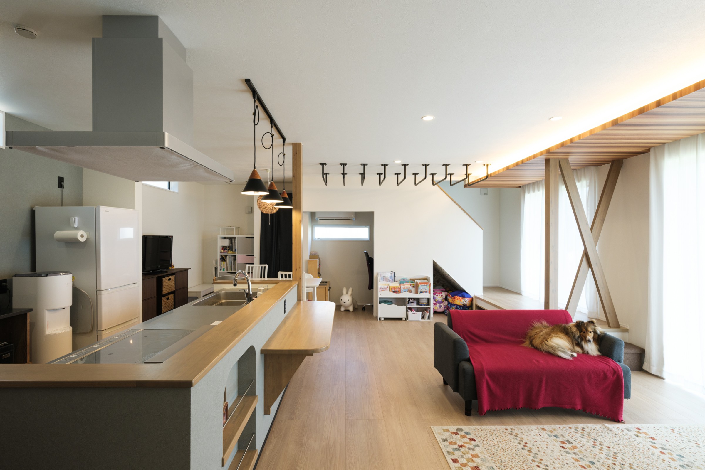 どこにいても家族の気配を感じられる、開放的なLDK