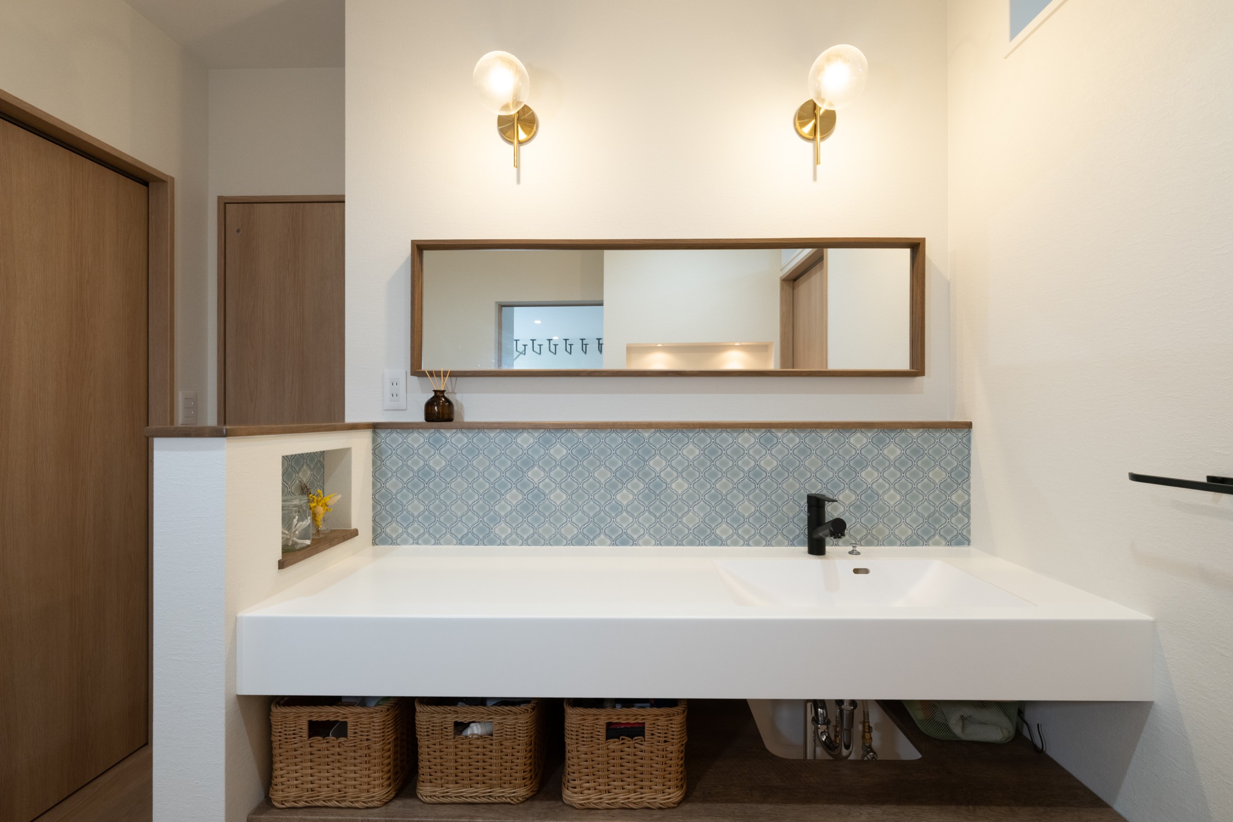 機能性と華やかさを兼ね備えた洗面コーナー