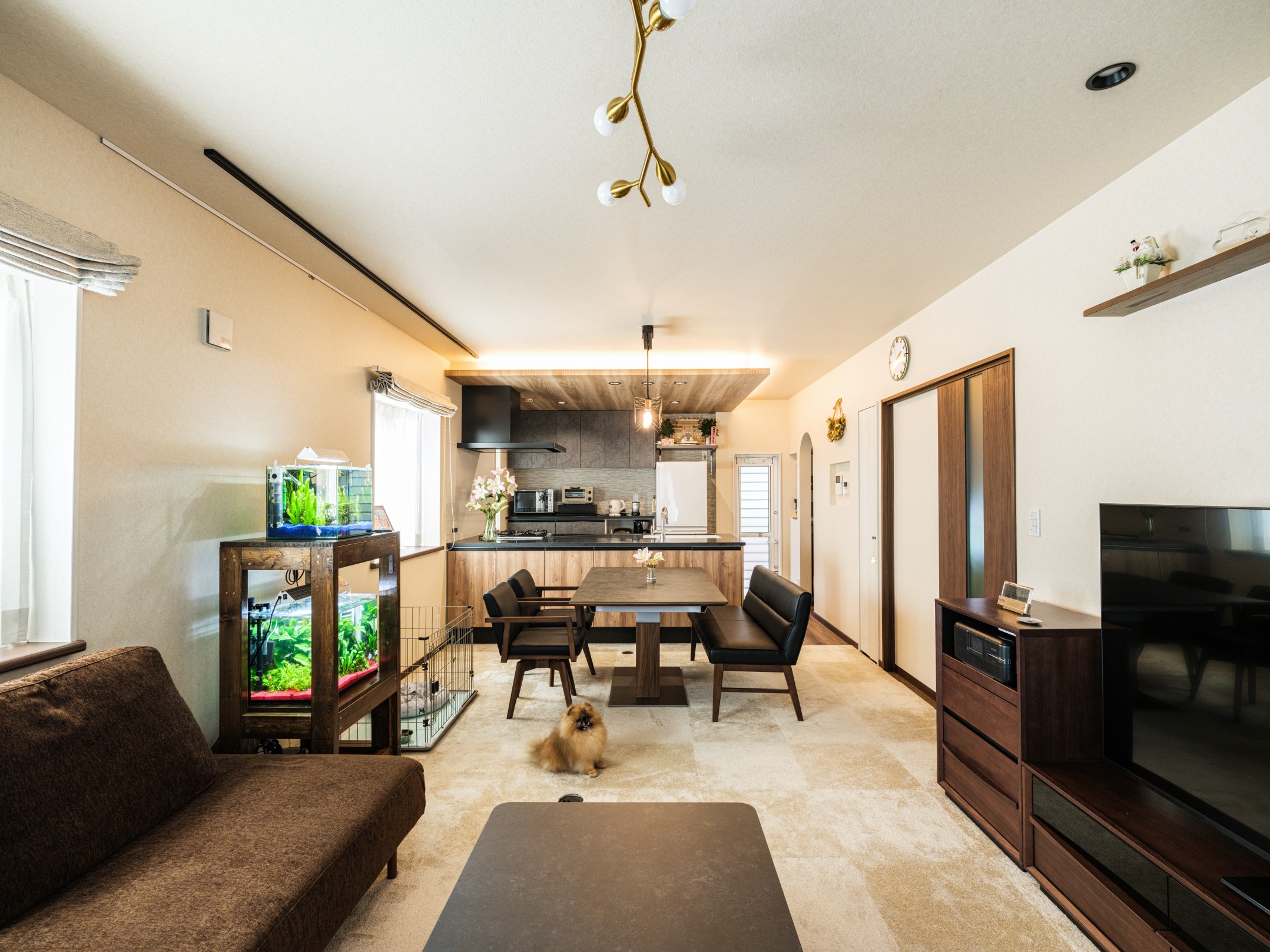 二世帯が心地よく暮らせる、ゆとりと工夫のあるLDK