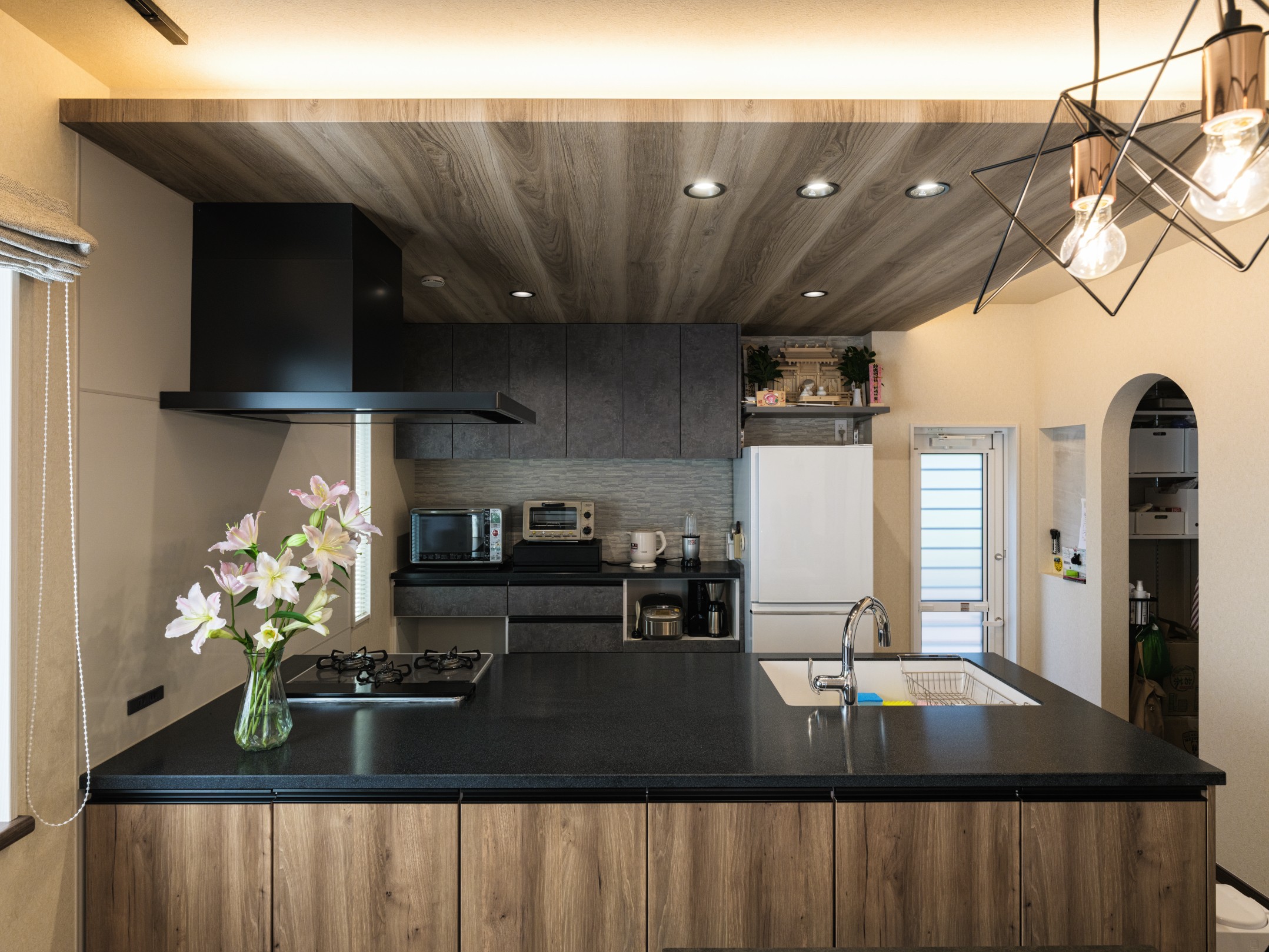 釣り好き夫婦のこだわりが光る、機能美溢れるキッチン空間